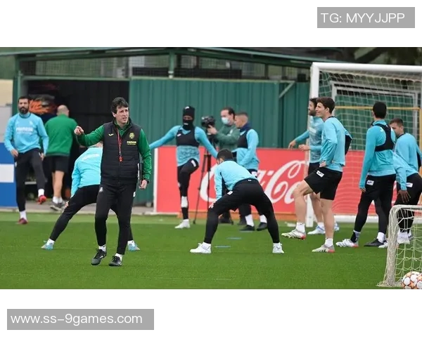 瓦伦西亚vs比利亚雷亚尔：加亚、丹朱马首发，尼古拉-佩佩、赫拉德-莫雷诺出战